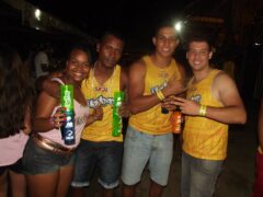 Oktober 10 Anos